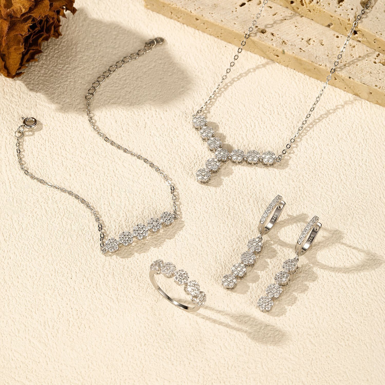 Conjunto Flor Viora | Collar, Anillo, Pendientes y Pulsera en Plata 925