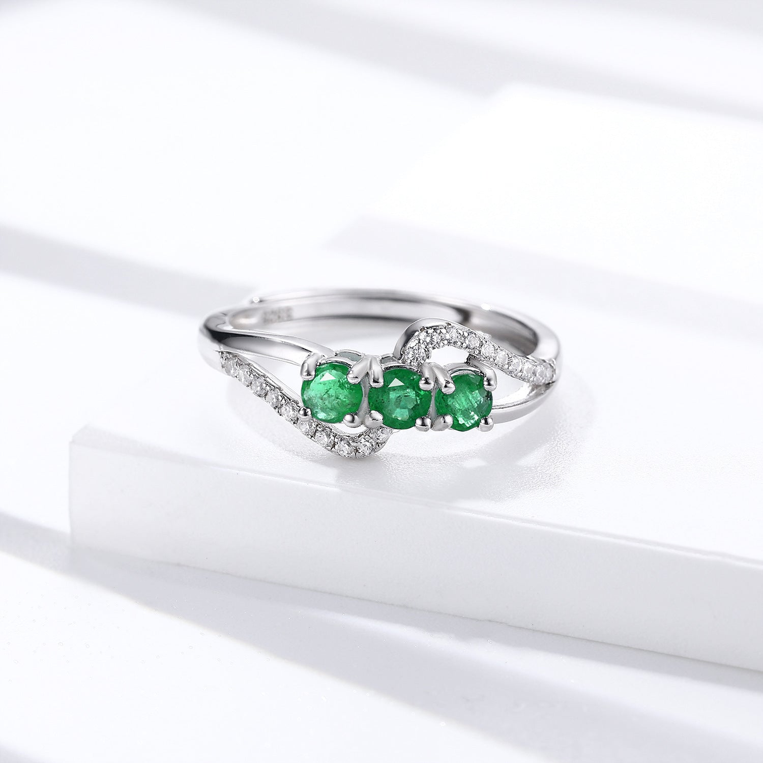 Anillo Viora Bellea | Plata 925 con piedra central de 3 mm de estilo delicado