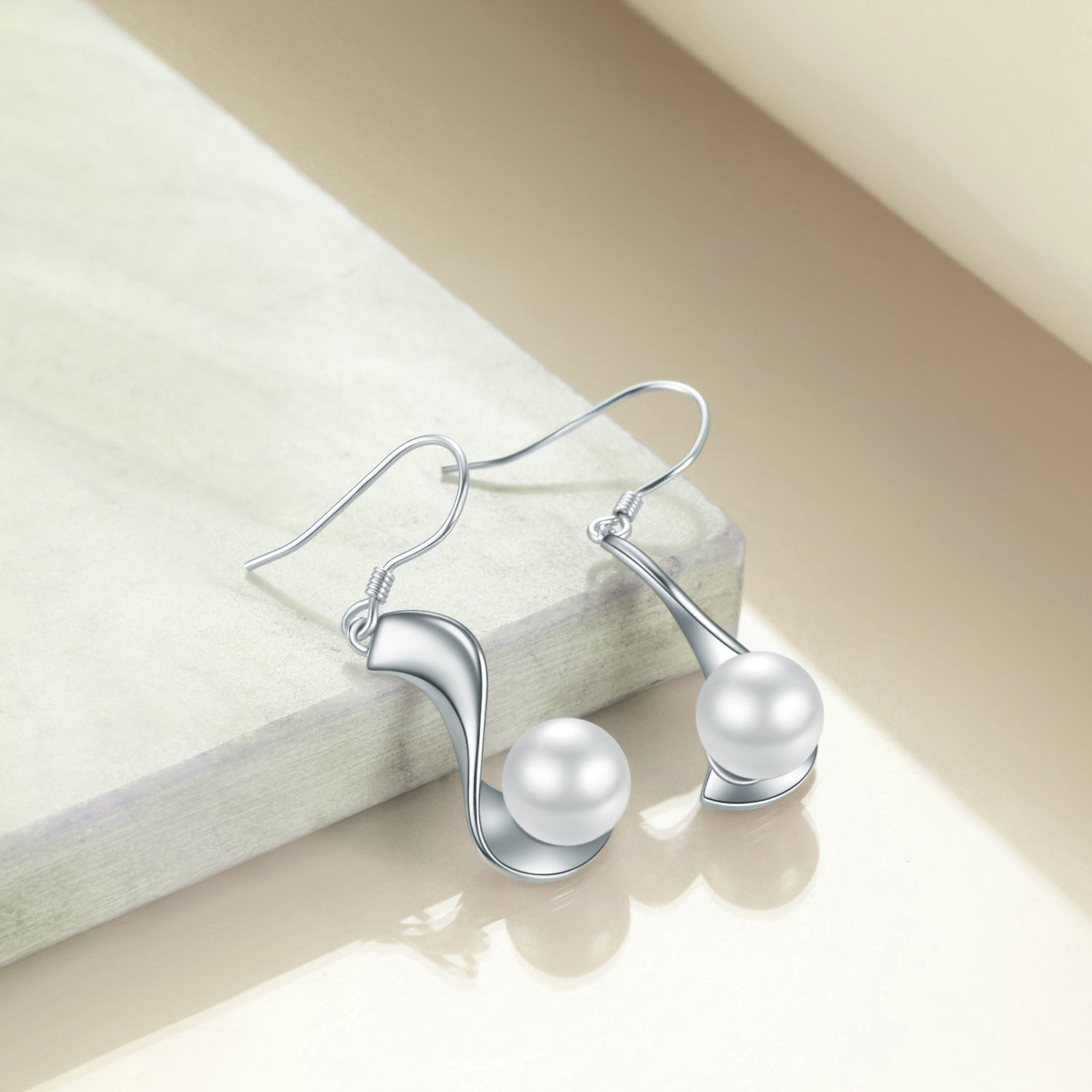 Pendientes Viora Perla | Plata 925 con perla de 8 mm y baño de oro blanco