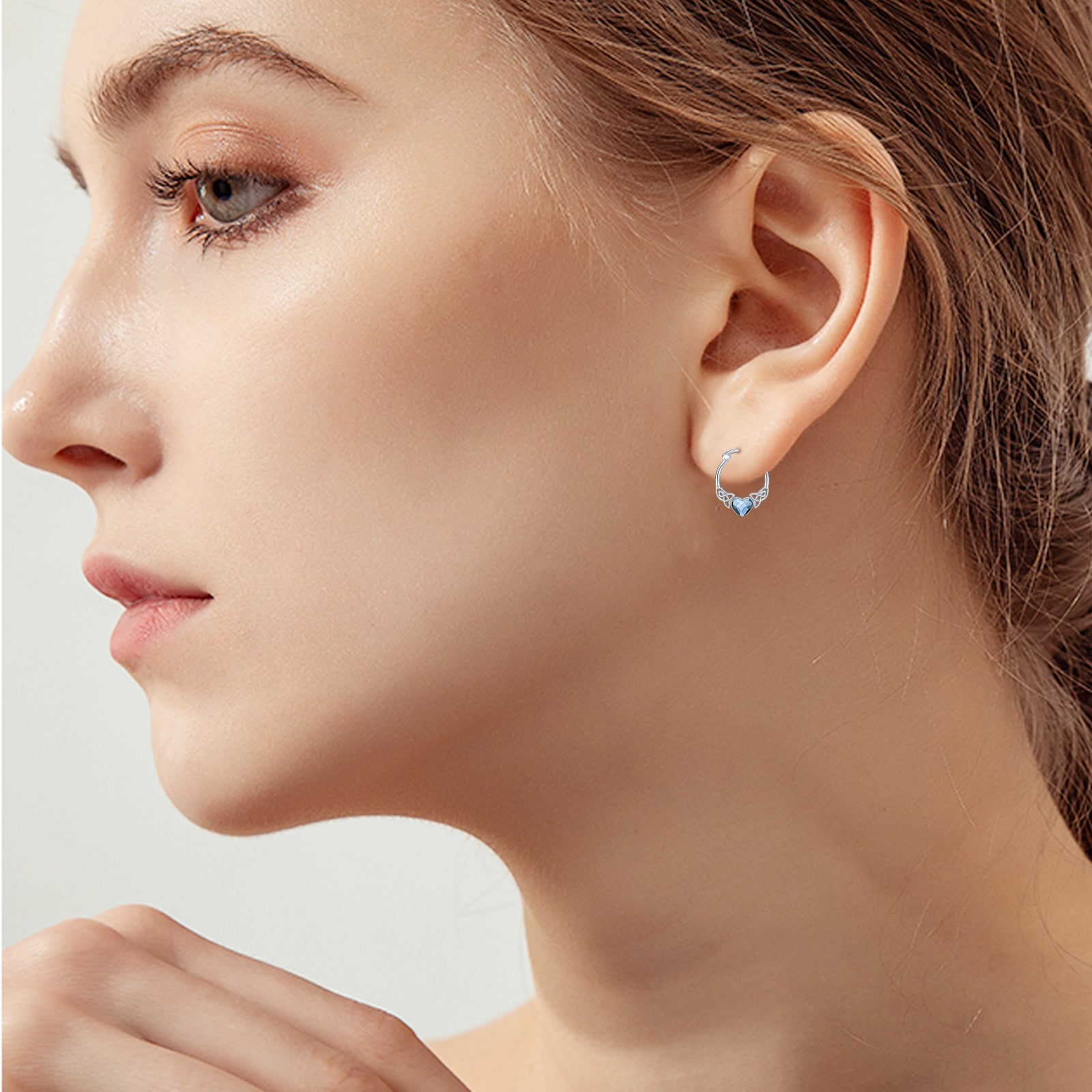 Collar Viora Celtria | Plata 925 con nudo celta y cristal azul