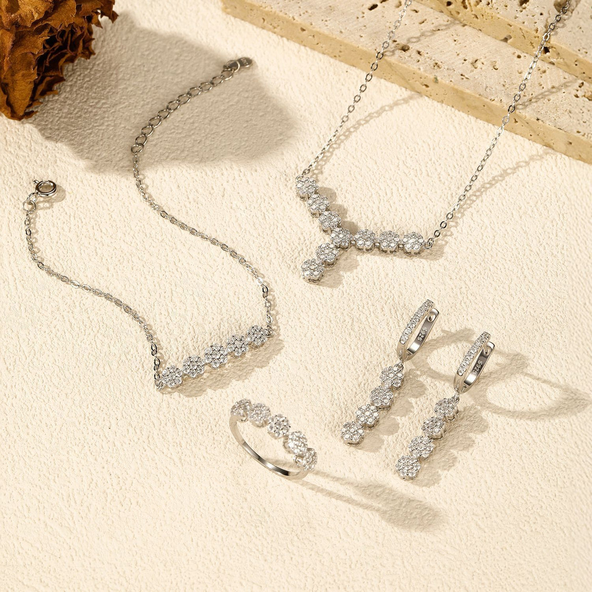 Conjunto Flor Viora | Collar, Anillo, Pendientes y Pulsera en Plata 925