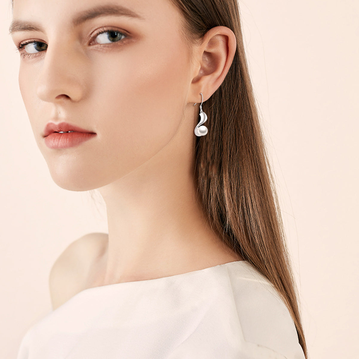 Pendientes Viora Perla | Plata 925 con perla de 8 mm y baño de oro blanco