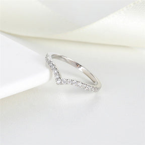 Anillo Viora en forma de V | Plata 925 con diamante ecológico