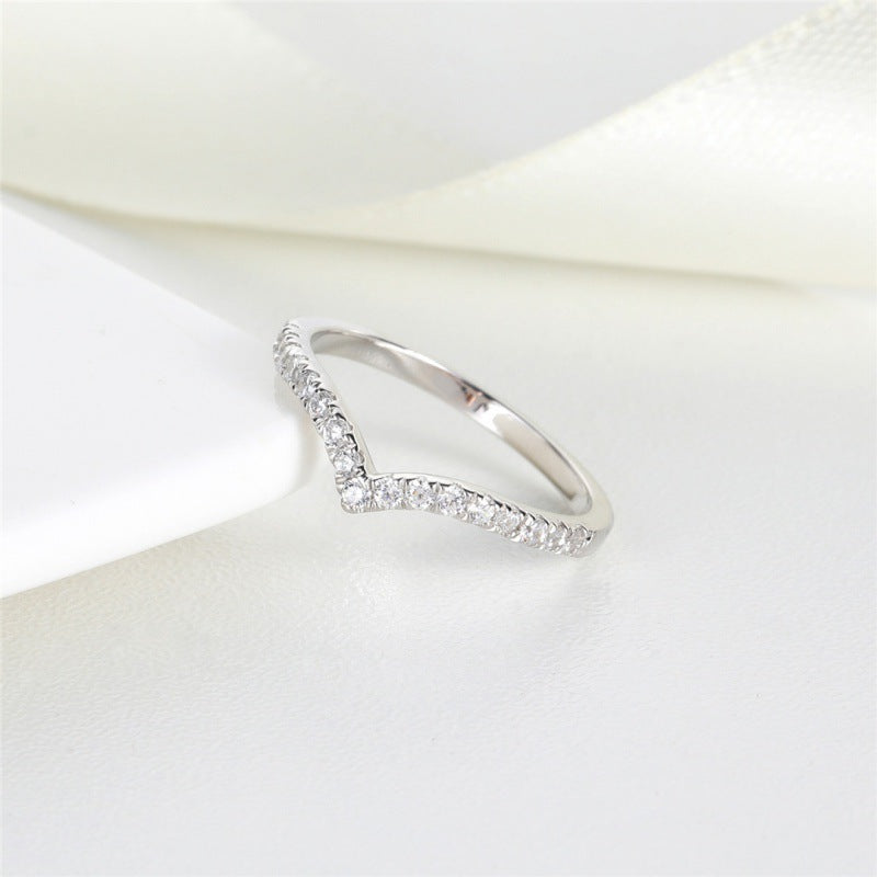 Anillo Viora en forma de V | Plata 925 con diamante ecológico