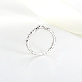 Anillo Viora en forma de V | Plata 925 con diamante ecológico